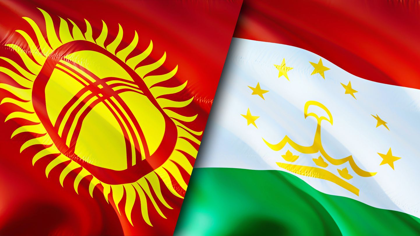 Флаги Кыргызстана и Таджикистана (справа)