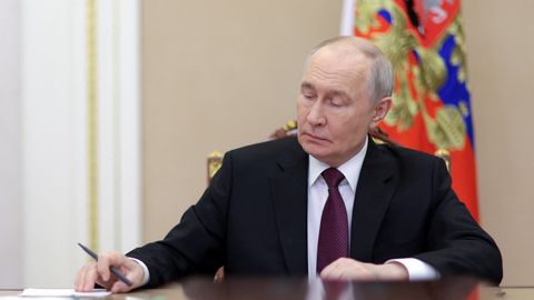 Läbikukkunud pealetung sundis Putinit väegruppide ülemaid vahetama