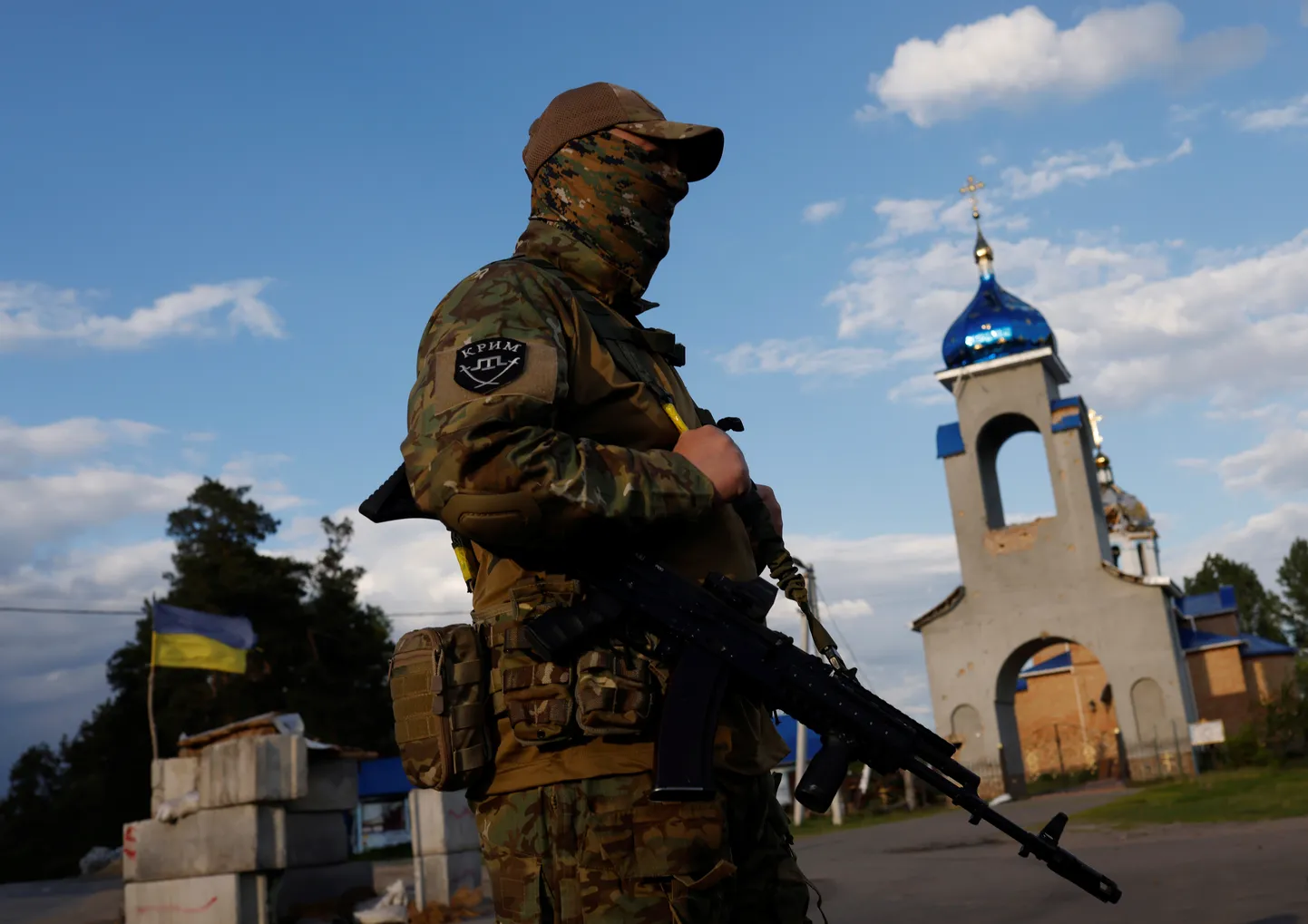 Ukraina relvajõudude ridades on krimmitatarlastel eraldi väeüksus. Nende eesmärk on oma kodu venelaste võimu alt vabastada ja nad ei jäta jonni vaatamata USA presidendi jõuvõtetele.