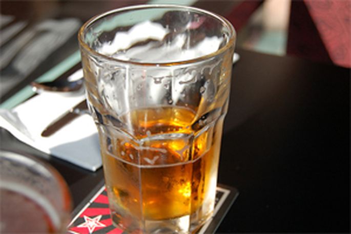 Aldari: Pēc akcīzes samazinājuma stiprajam alkoholam kritusies alus tirdzniecība