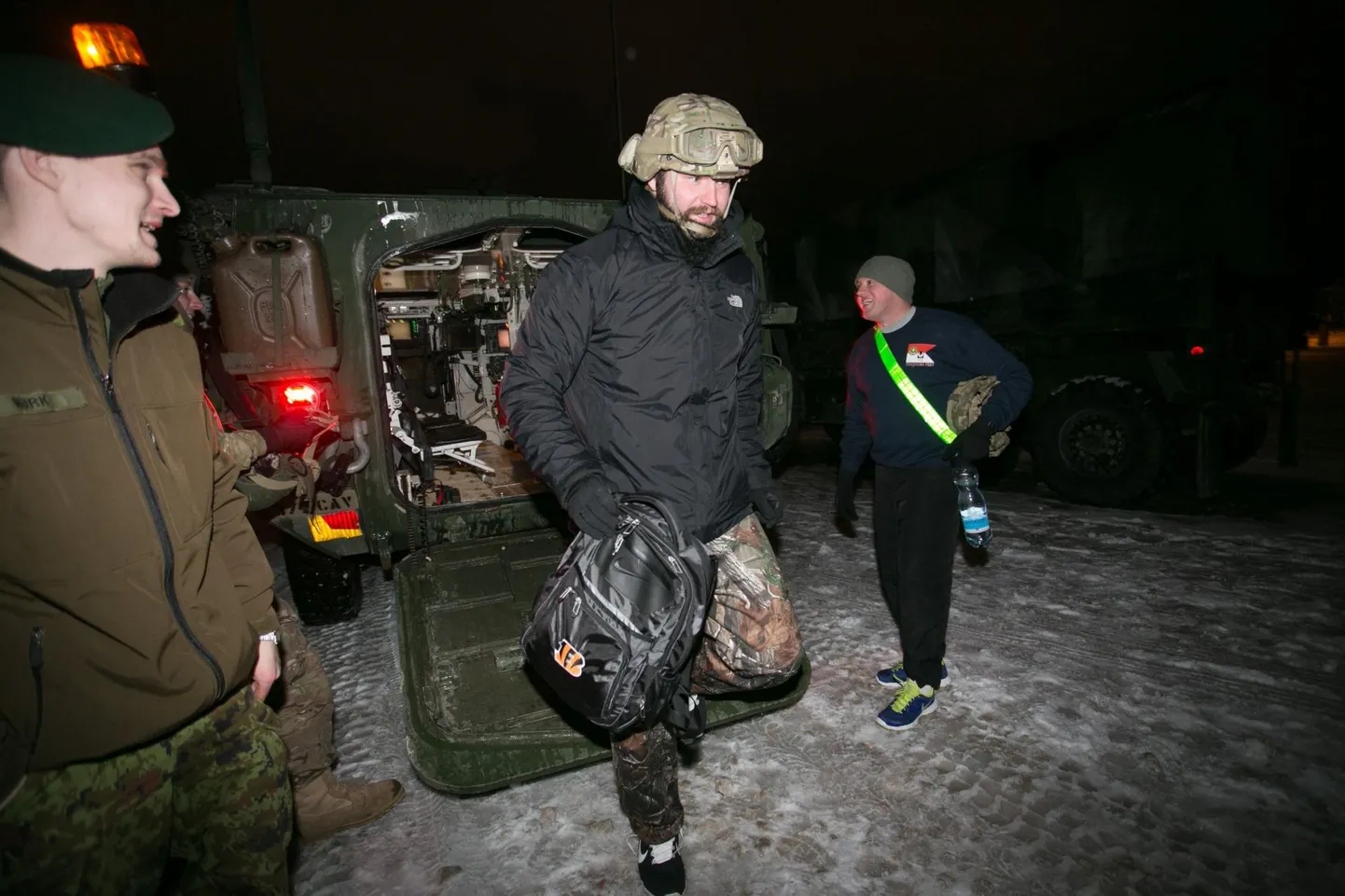 Ameerika jalgpallur Margus Hunt külastas 2015. aastal Tapa sõjaväelinnakut.