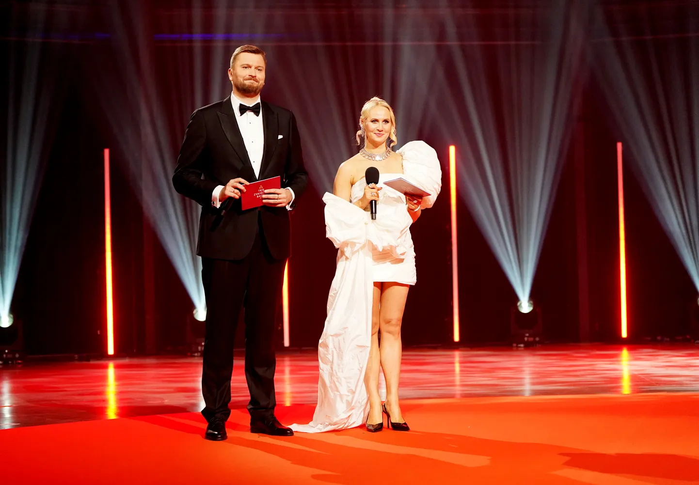Pasākuma vadītāji - sporta žurnālists Kaspars Dvinskis un televīzijas raidījumu vadītāja Rūta Dvinska "Trīs Zvaigžņu balva 2024" apbalvošanas ceremonijā Rīgas Cirkā, kurā tiek noskaidrotas aizvadītā gada Latvijas sporta izcilības.