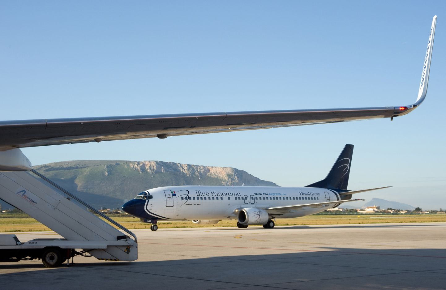 Самолет авиакомпании Blue Panorama Airlines. Иллюстративное фото