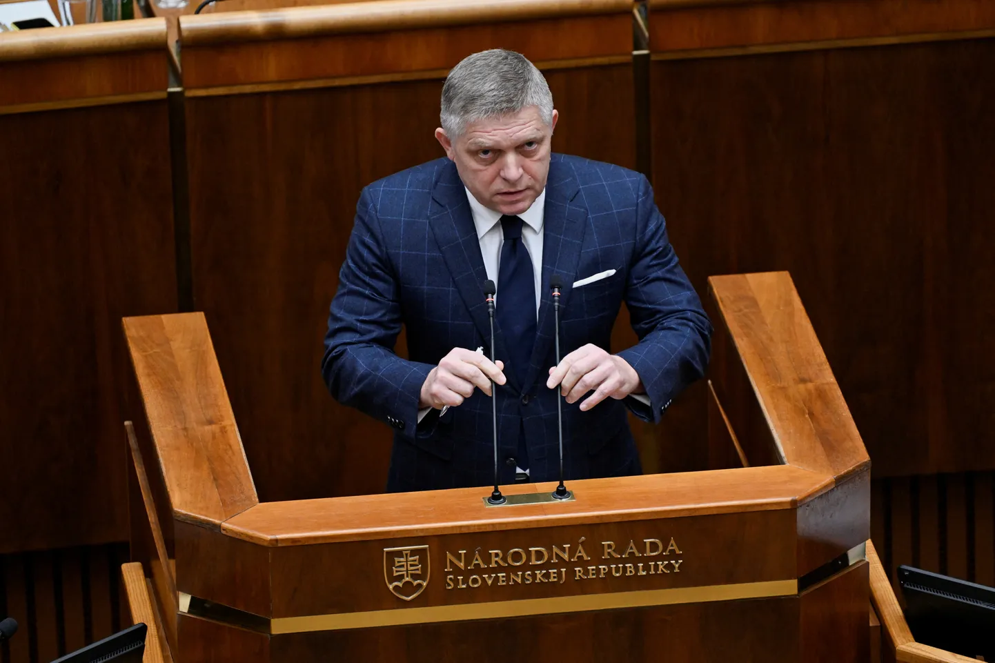 Slovakkia peaminiser Robert Fico parlamendi ees 21. jaanuaril.