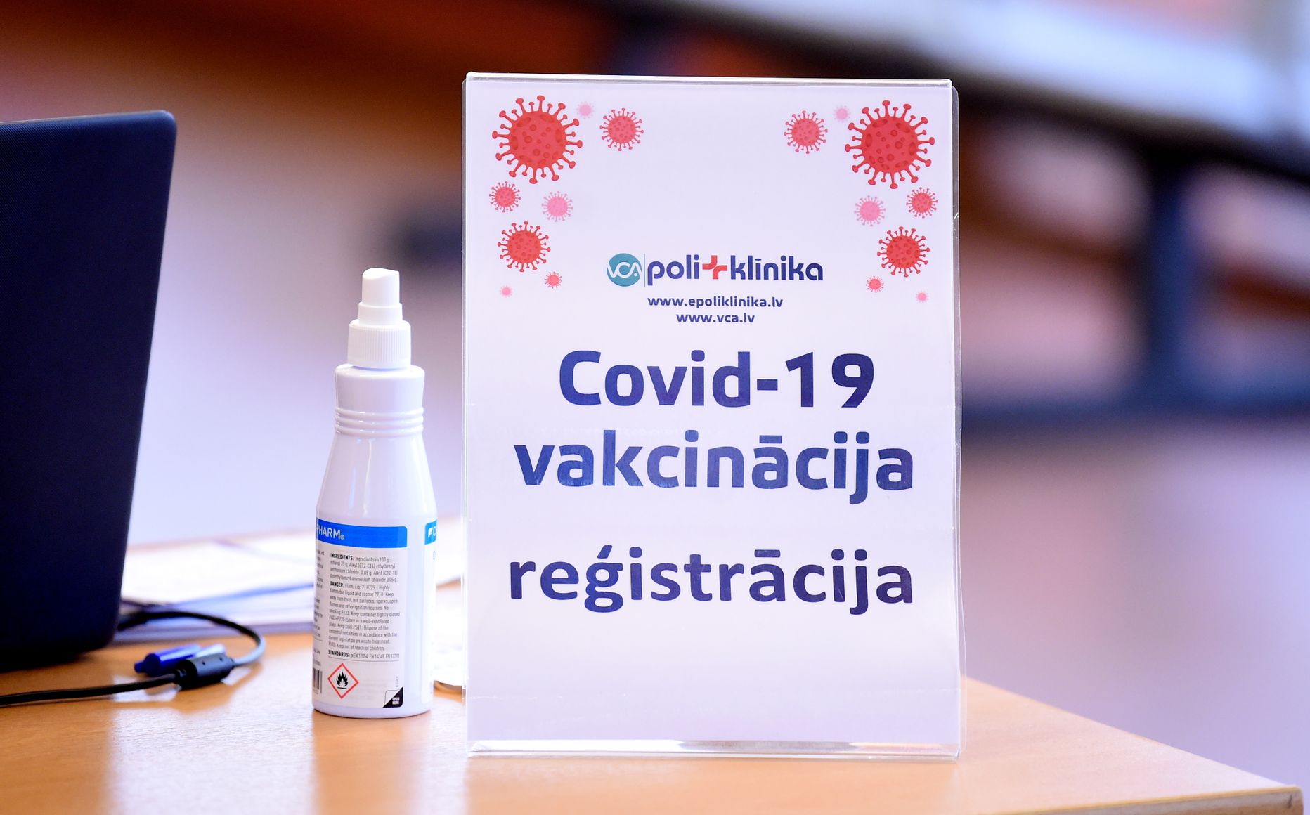 Covid-19 vaktsiinile registreerimise punkt Riias.