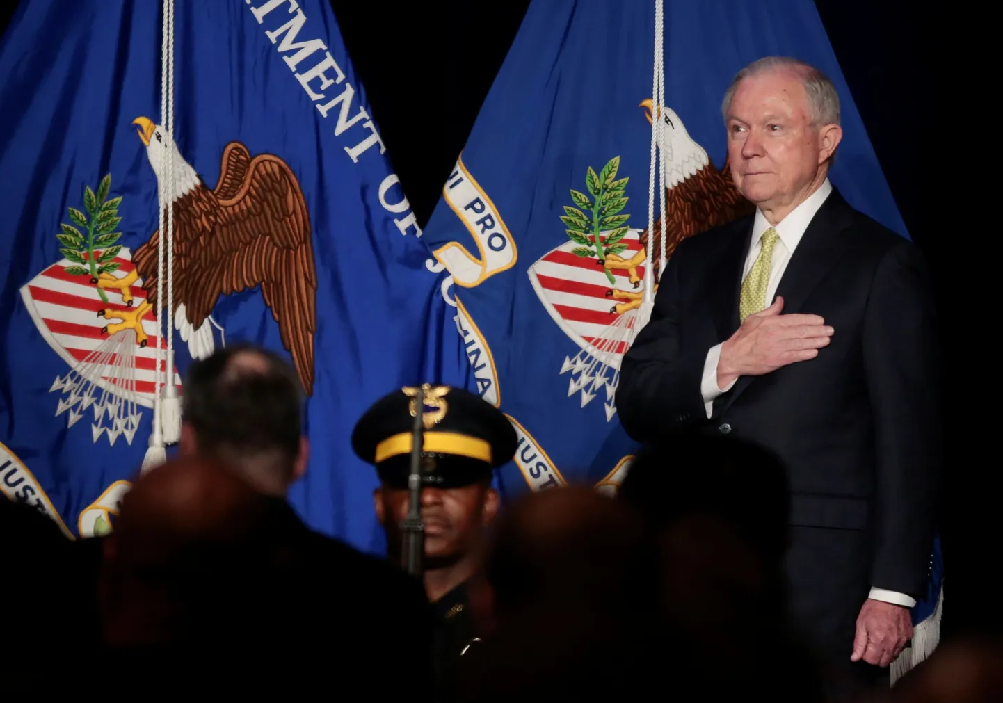 USA justiitsminister Jeff Sessions hümni mängimise hetkel.