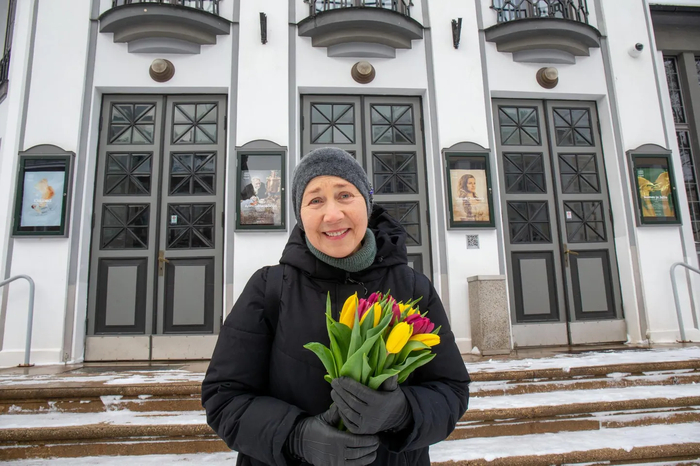 Vanemuise näitleja Küllike Saldre kohtus eile lahkesti Tartu Postimehega teadmises, et lööb kaasa vabariigi aastapäevaks valmivas videoküsitluses. Et juttu tehti hoopis riikliku teenetemärgi saamisest, tuli talle suure, kuid ilusa üllatusena.