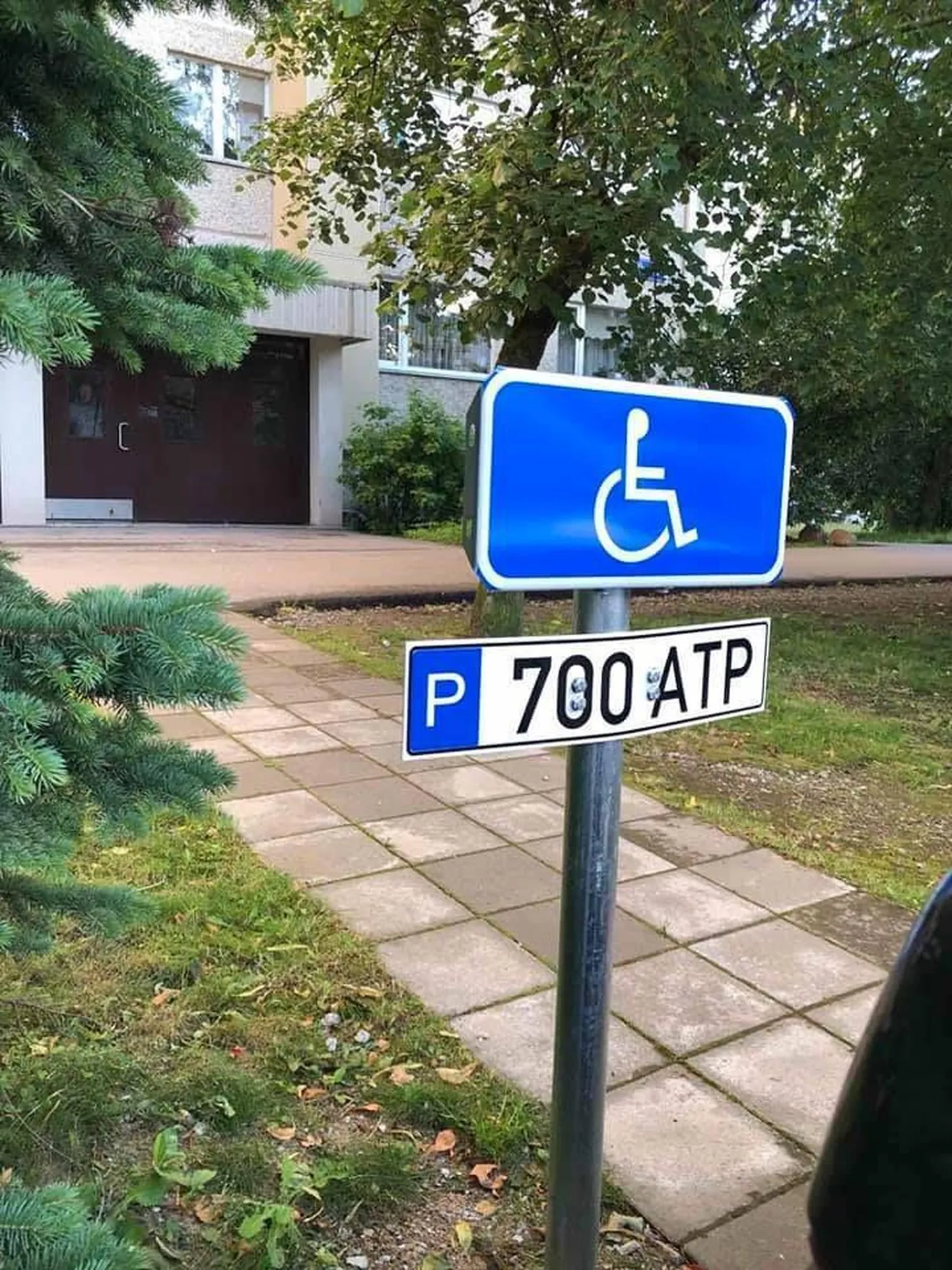 Ebaseaduslik märk.