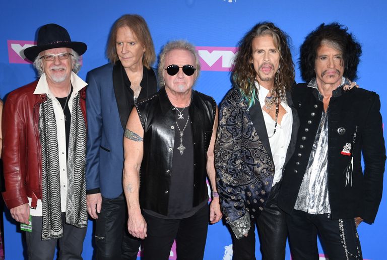 Aerosmith paremalt alates: Joe Perry, Steven Tyler,Joey Kramer, Tom Hamilton ja Brad Whitford MTV videomuusika auhindade jagamisel 2018