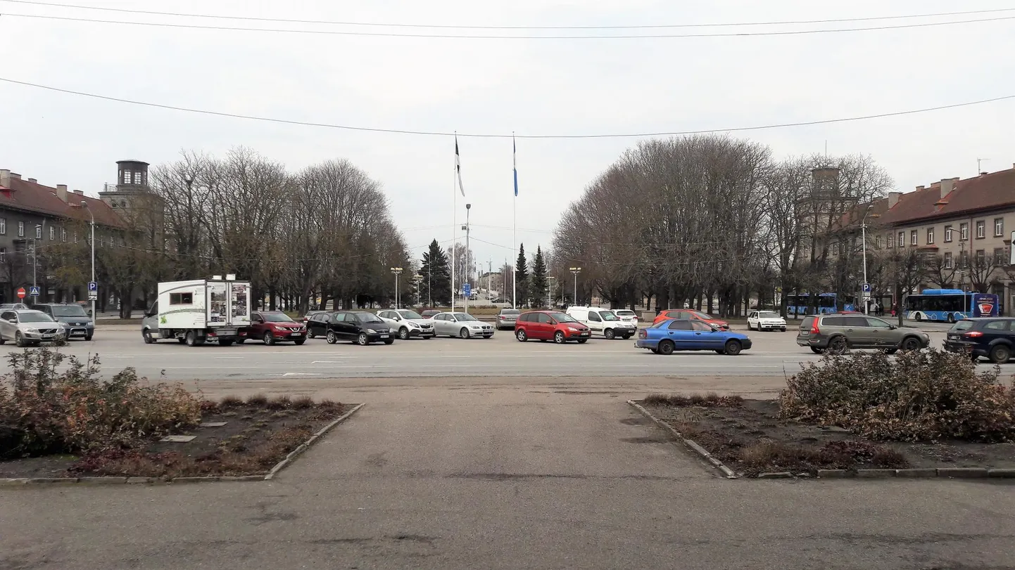 Väidetav rööv toimus Pärnu Keskväljakul.