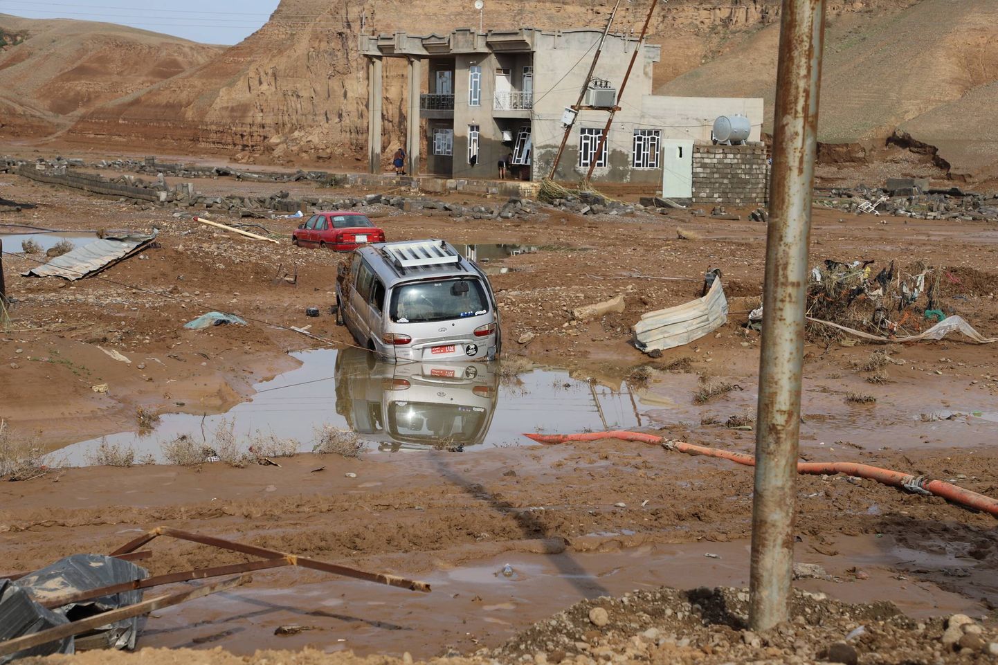 Iraagis on tugevatest vihmadest tingitud tulvad nõudnud kümneid inimelusid.