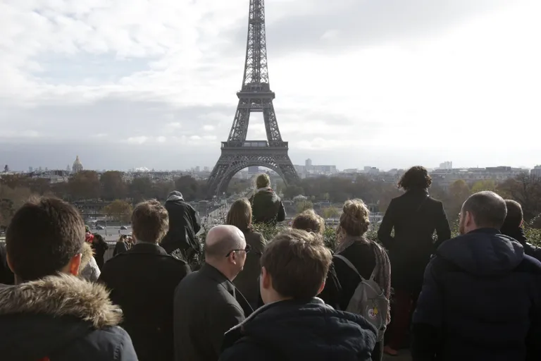 Vaikuseminut Eiffeli torni läheduses. Foto: Reuters