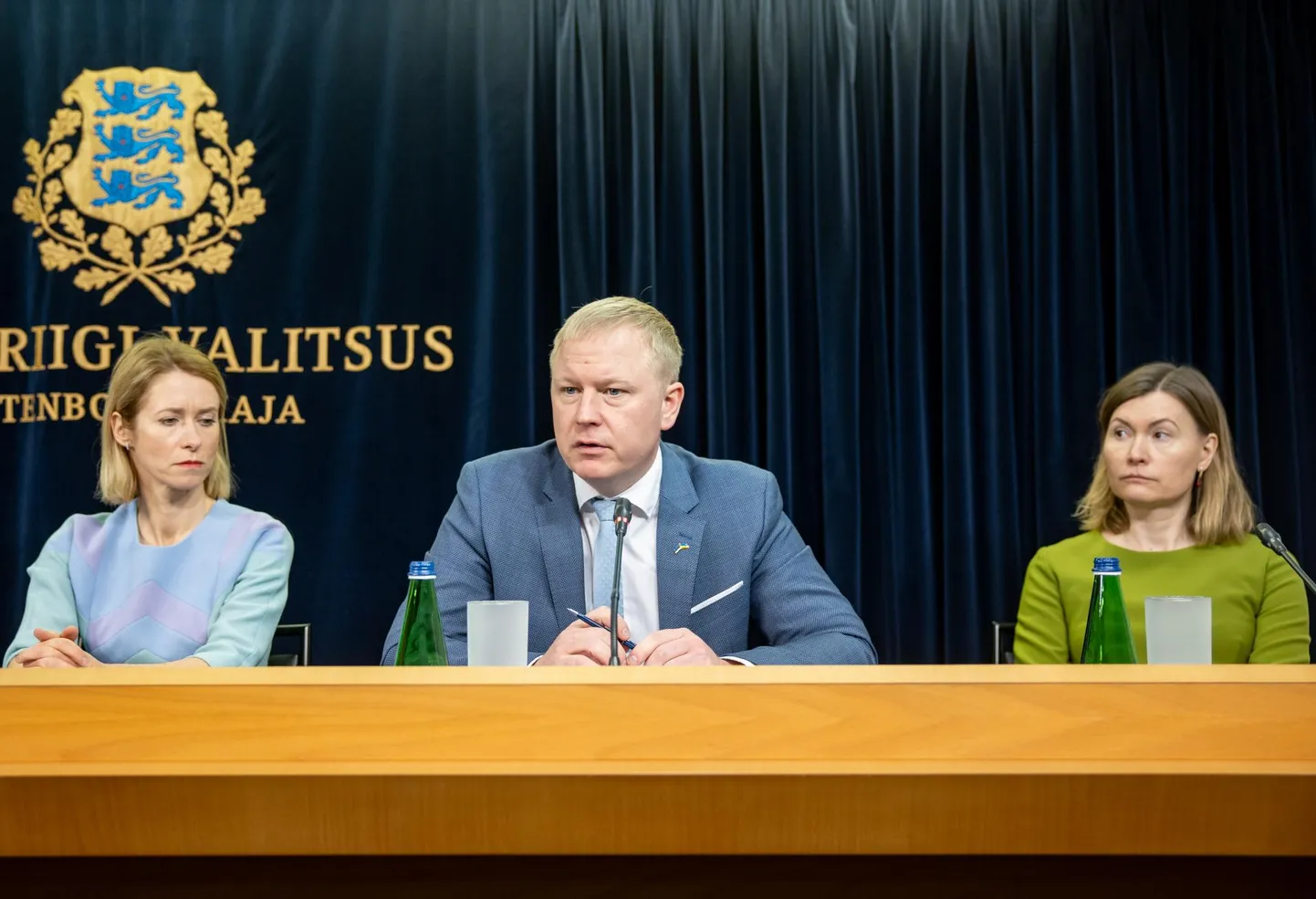 Kaja Kallas peaminister, Mart Võrklaev rahandusminister, Riina Sikkut terviseminister.