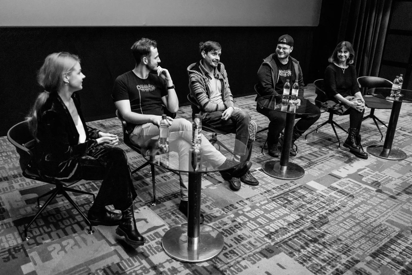 Filmi «Mootorsaed laulsid» tegijad (vasakult) Laura Niils, Peeter Maran, Janno Puusepp, Sander Maran ja Rita Rätsepp avasid Rakveres linateose loomislugu ja telgitaguseid.