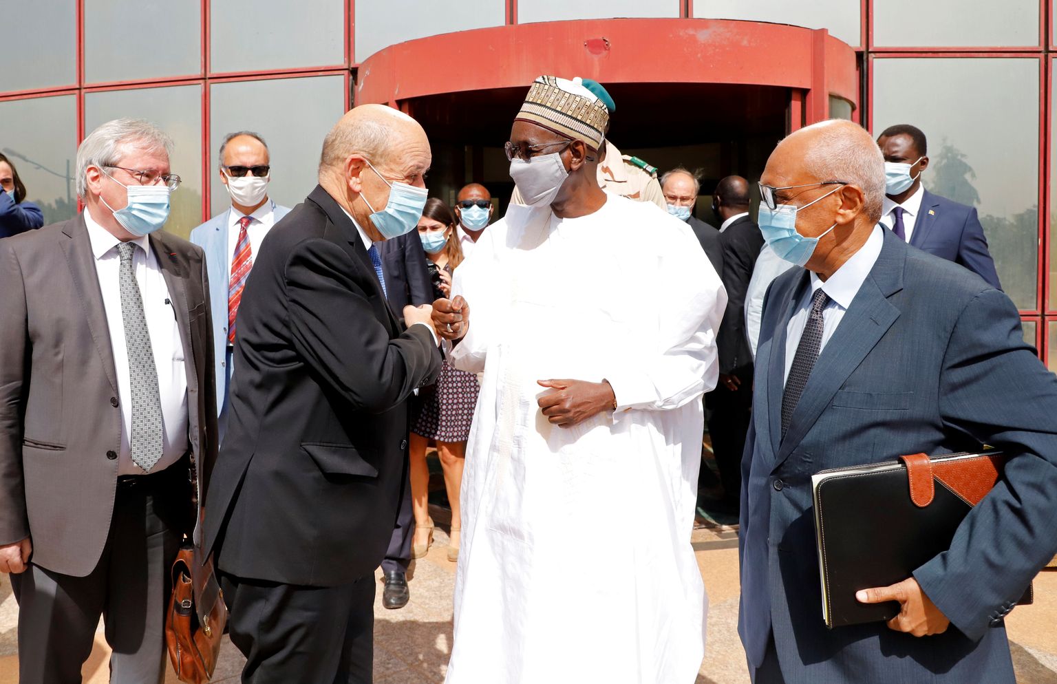 Prantsuse välisministri Jean Yves Le Drian ja Mali peaministri Moctar Ouane kohtumine Bamakos.