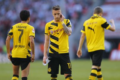 Nukrad Dortmundi Borussia mängijad Bundesliga mängudeks mõeldud esindusvormis.