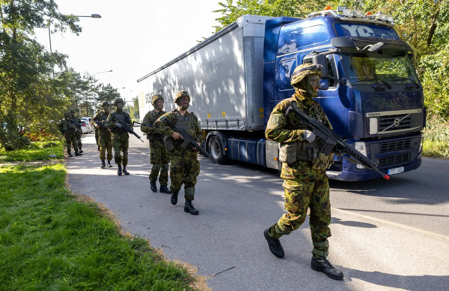 Õppus «Ussisõnad» toob laigulistes rõivastes mehed samuti Tartu tänavatele.