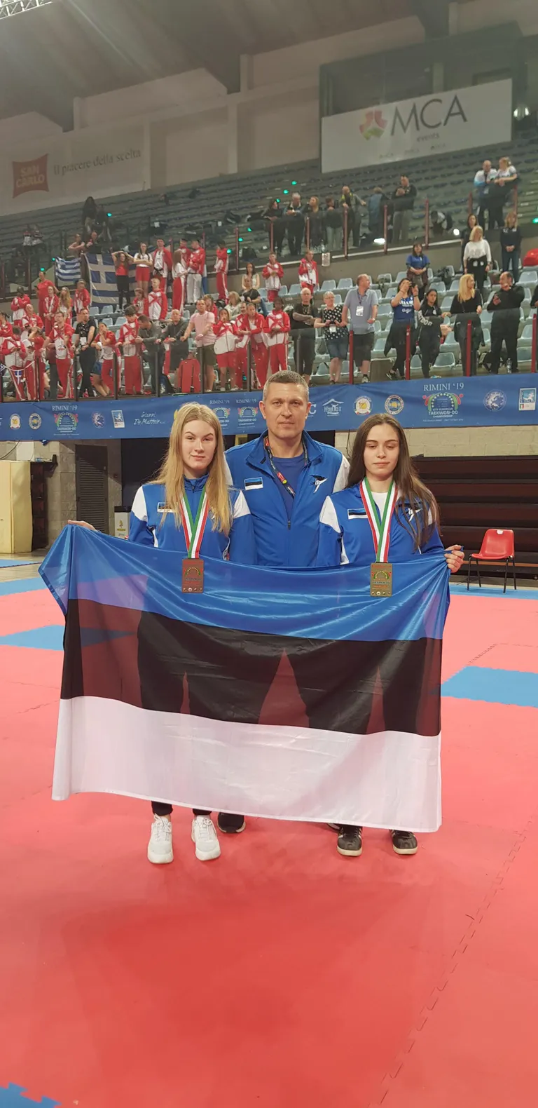Pärnu taekwondo-klubis treeniv Kamilla Velikopolje võitis Itaalias Riminis Euroopa meistrivõistlustel kuldmedali, korrates sellega tunamullust saavutust. Anette Russ tõi Eesti koondisele kolmanda koha.