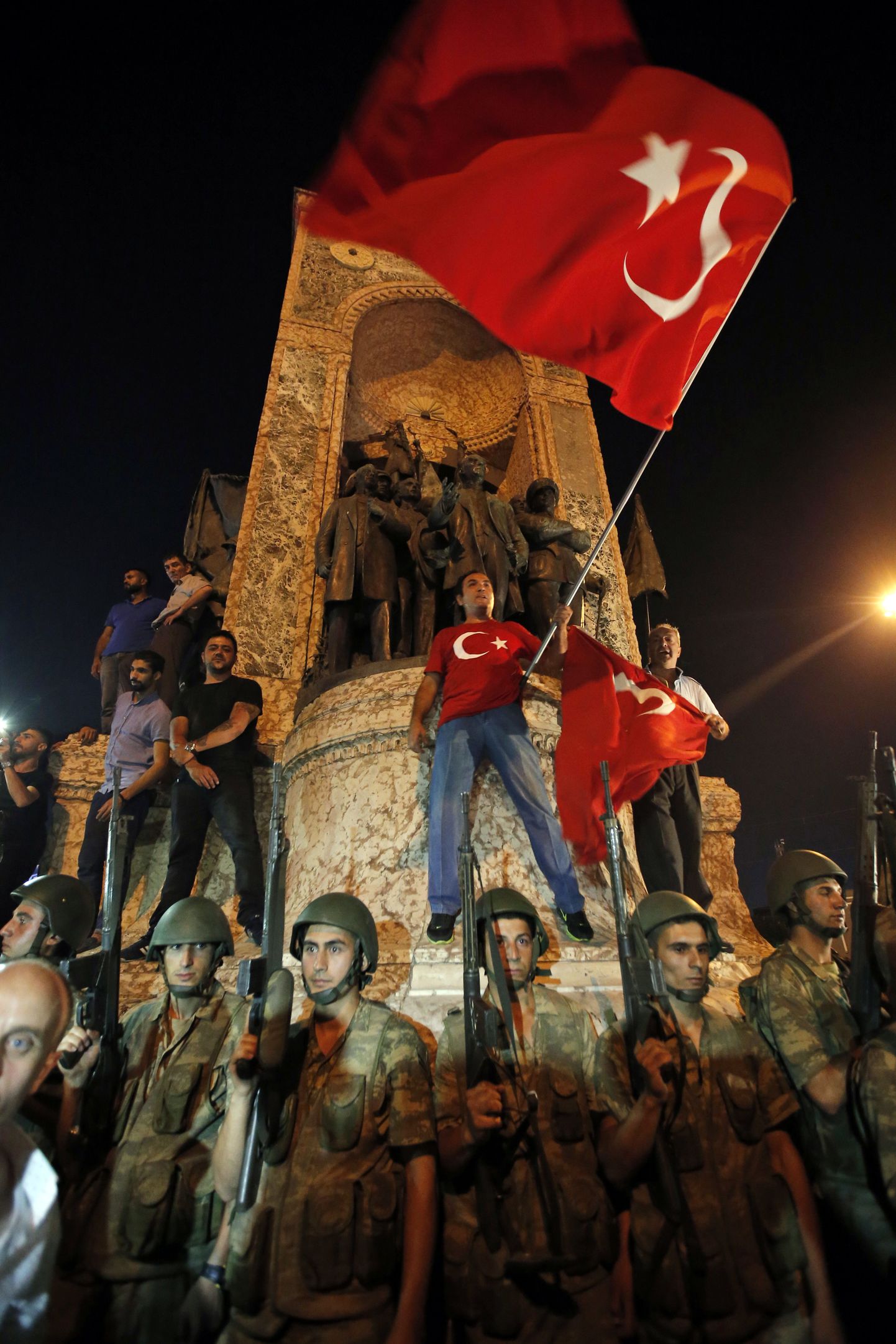 Türgi armee teatas 15. juuli hilisõhtul võimu haaramisest riigis.