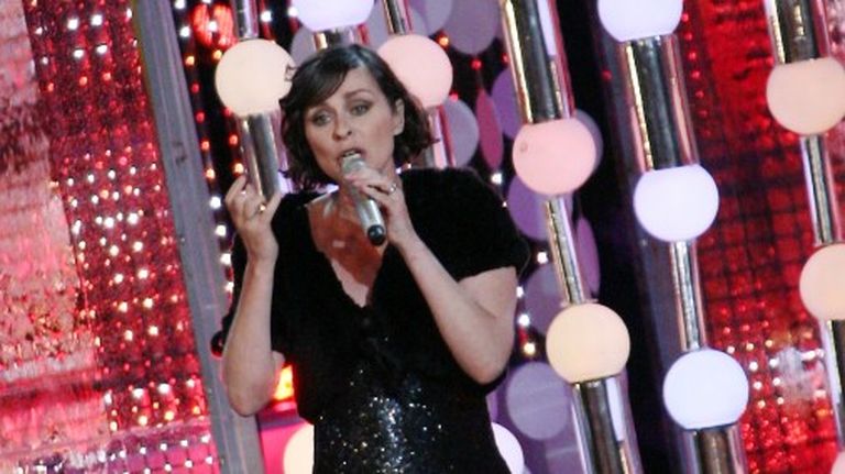 Dziedātāja Liza Stensfīlda uzstājas jauno izpildītāju konkursa "Jaunais vilnis 2009" noslēguma koncertā 