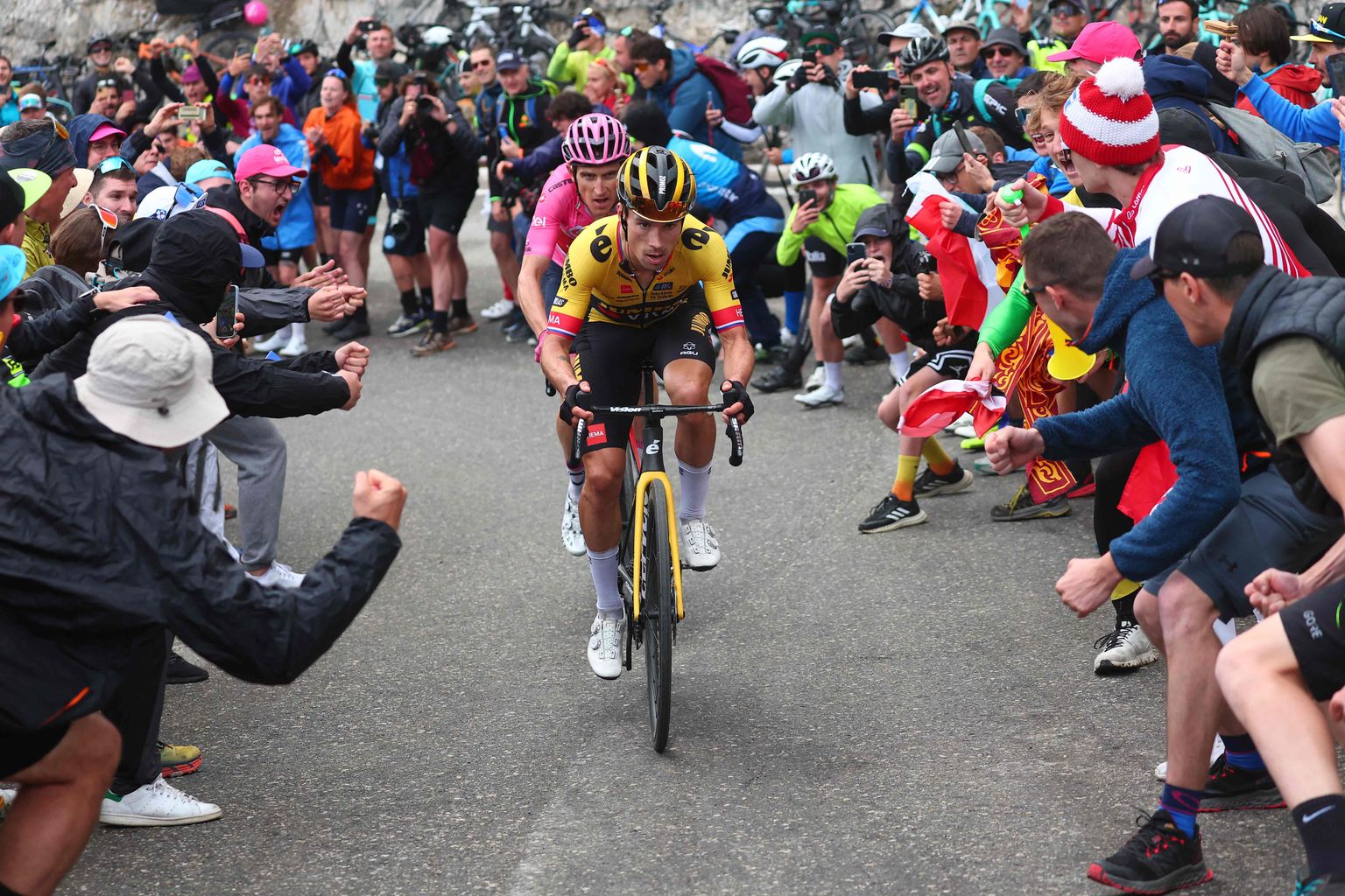 Giro d'Italia ässad: Primož Roglič ees, Geraint Thomas taga. Pilt tehtud eilsel 19. etapil.