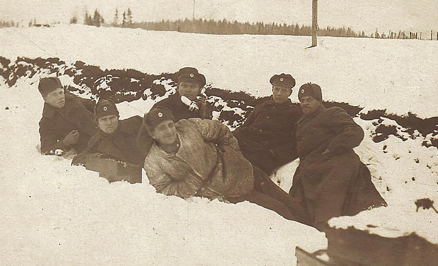 9. polgu mehed kaevikutes Sala mõisa juures 1919. aastal.