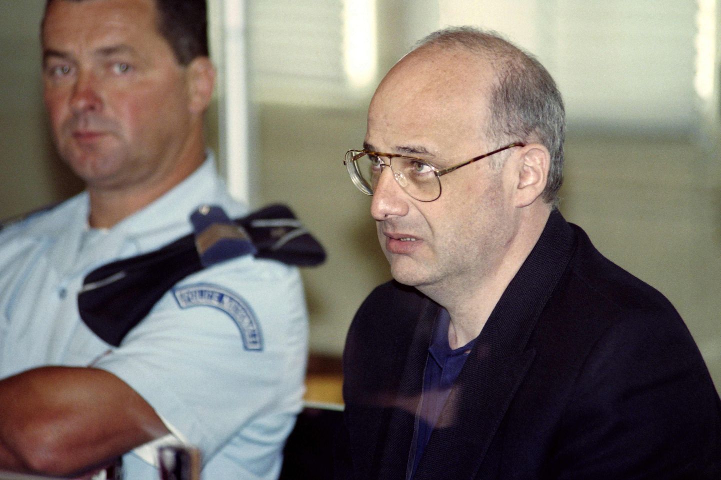 Žans Klods Romands 1996. gadā, ierodoties uz tiesas sēdi par ģimenes slepkavību