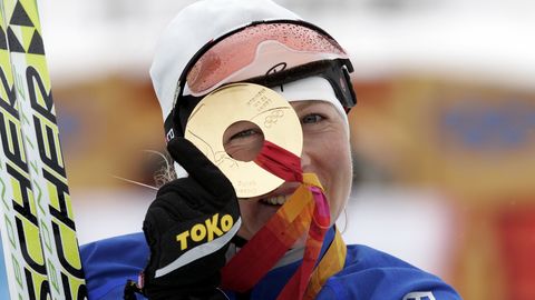 VIDEO ⟩ Kristina Šmigun-Vähi tütar leidis ema olümpiamedalile omapärase kasutusviisi