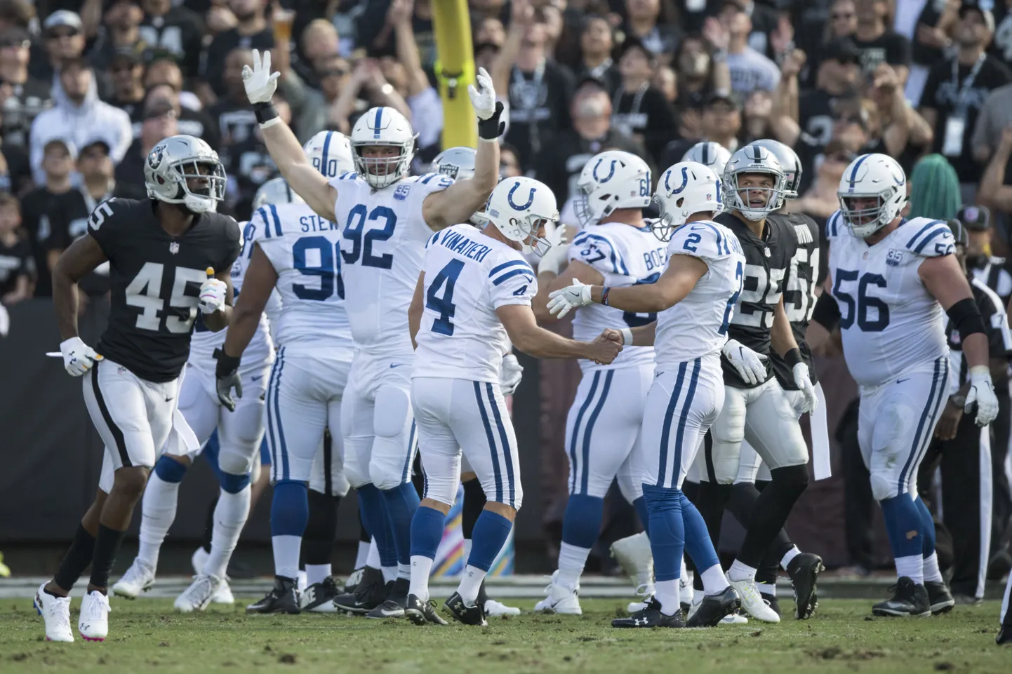 Margus Hunt (92) koos tiimikaaslastegga Adam Vinatieri (4) rekordit tähistamas.