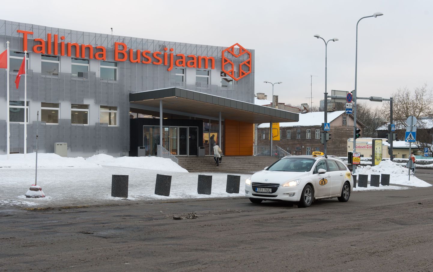Takso Tallinna bussijaama ees.