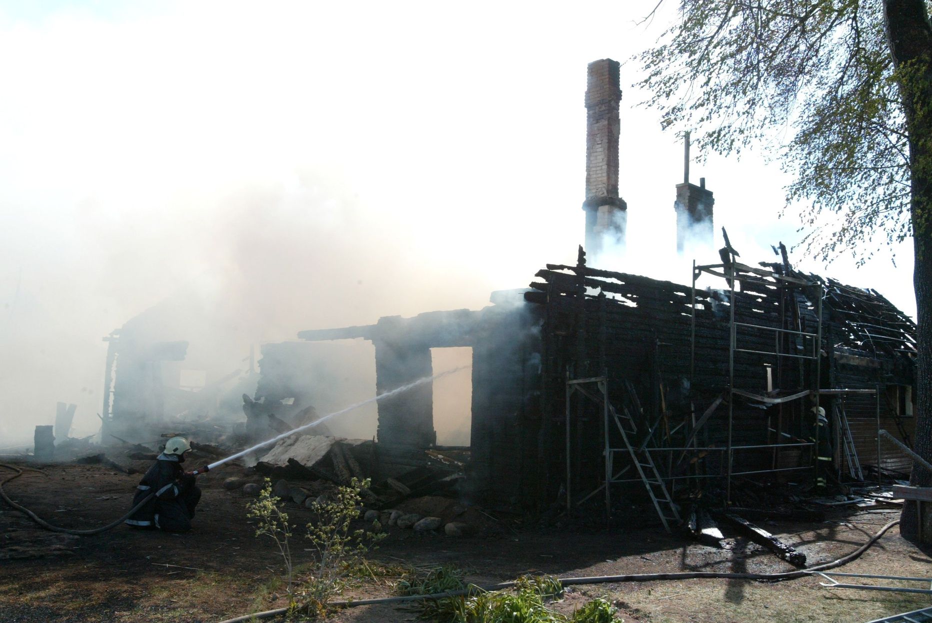 Vehendi Motelli külalistemaja (pildil) põles 2006. aastal. Nüüd tabas tuleõnnetus taas sama majapidamist.