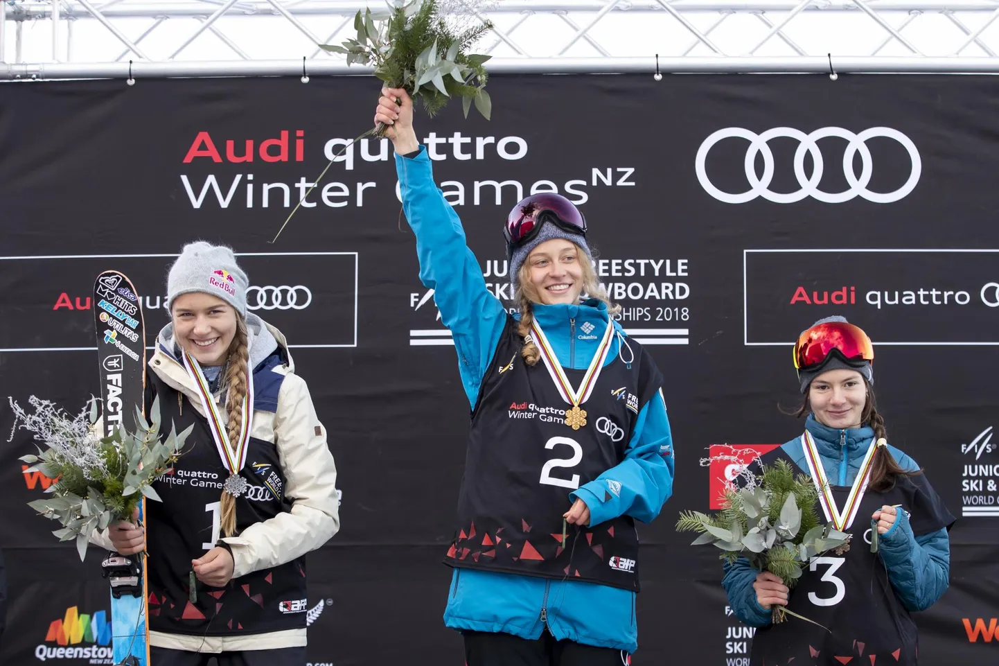 Kelly Sildaru astus karjääris kolmandat korda tiitlivõistluste poodiumile. Sedapuhku koos venelannade Anastassia Tatalina (keskel) ja Lana Prusakovaga (paremal). FOTO: