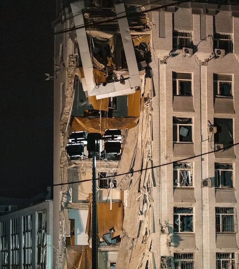 Россия нанесла удар по многоэтажному жилому дому в Днепре. Пострадали 9 человек