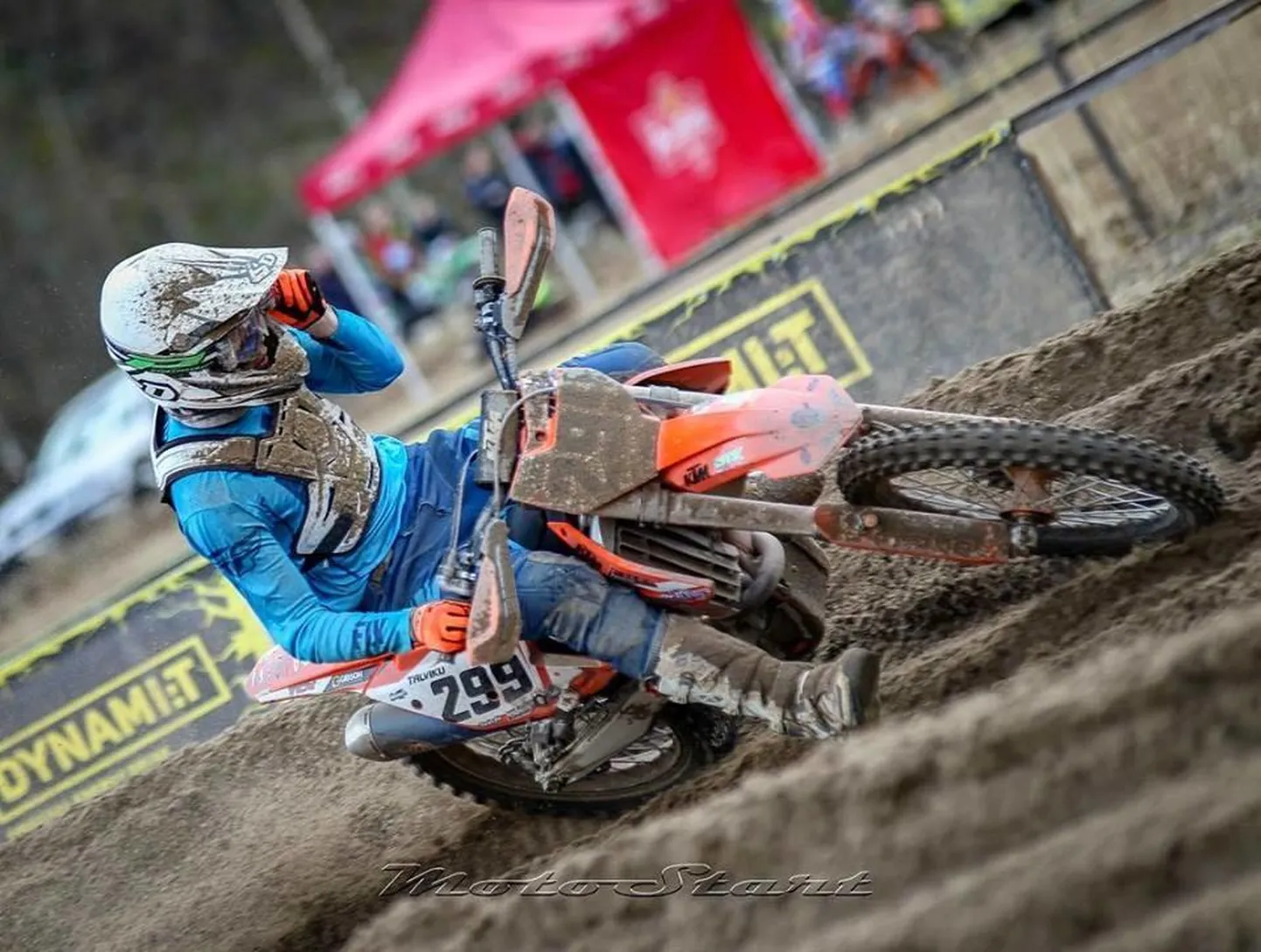 Paikuse motoklubi võidusõitja Hendrik Talviku pani Kolmapäevakrossi mõlemas sõidus oma paremuse maksma.