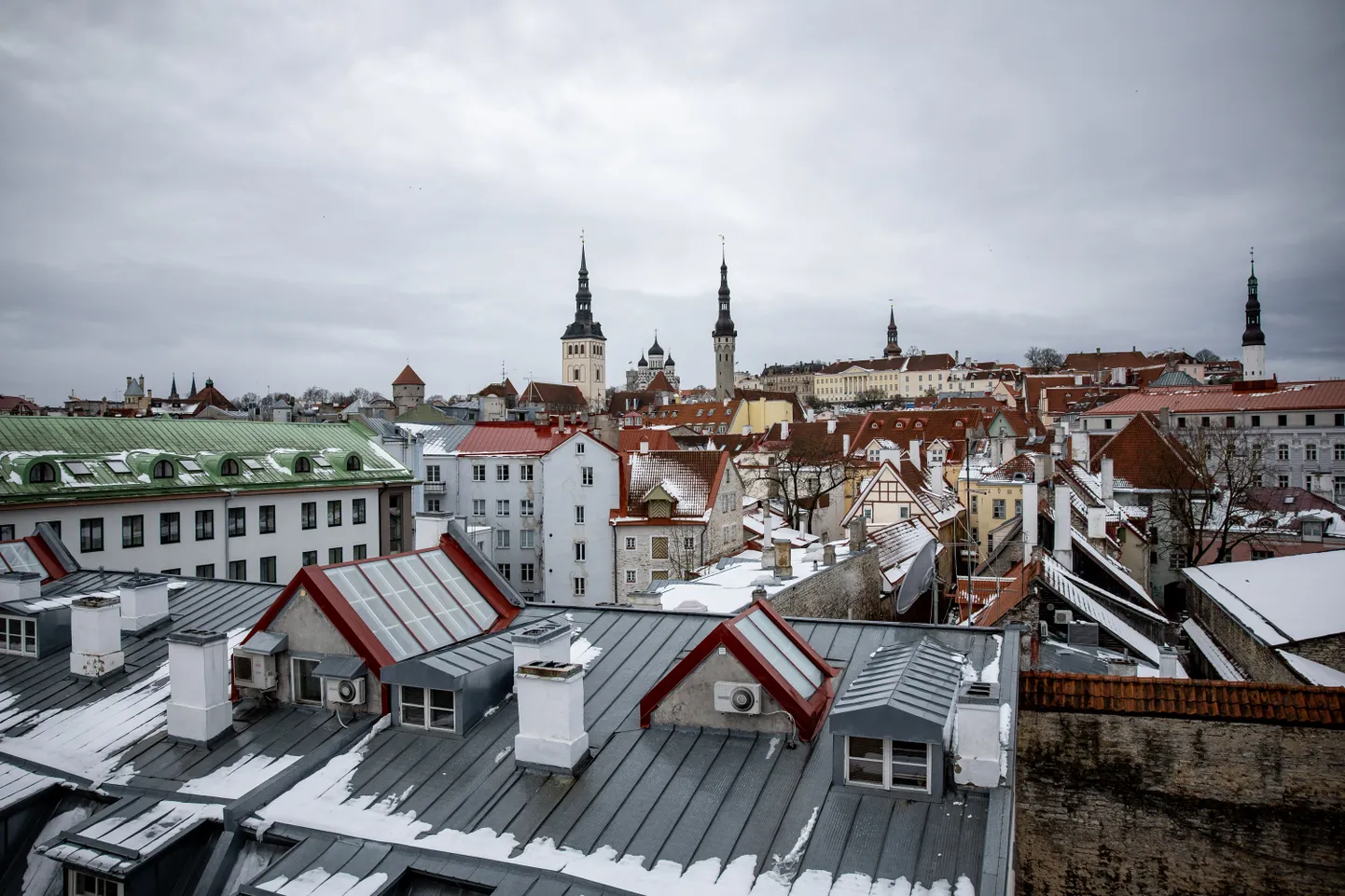 28.02.2023. Tallinn. Tallinna vanalinn, vanalinna katused. Foto Eero Vabamägi, Postimees