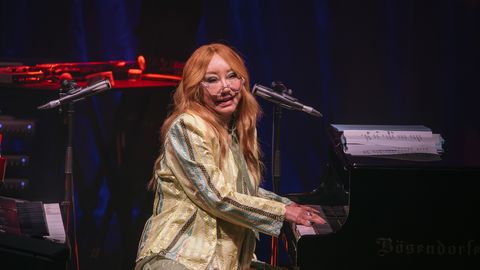 GALERII ⟩ Sütitav haavatavus ja liigutav muusika: legendaarne Tori Amos võlus Tallinna publikut