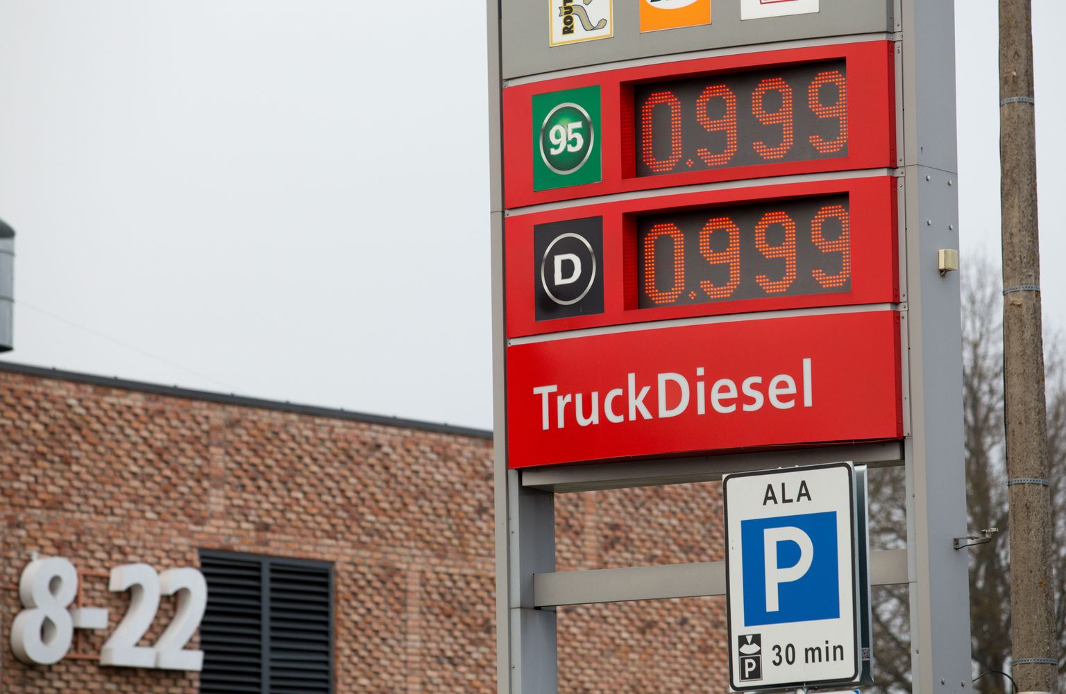 Statoil langetas advendiajaks kütuse hinda.

ELMO RIIG/SAKALA