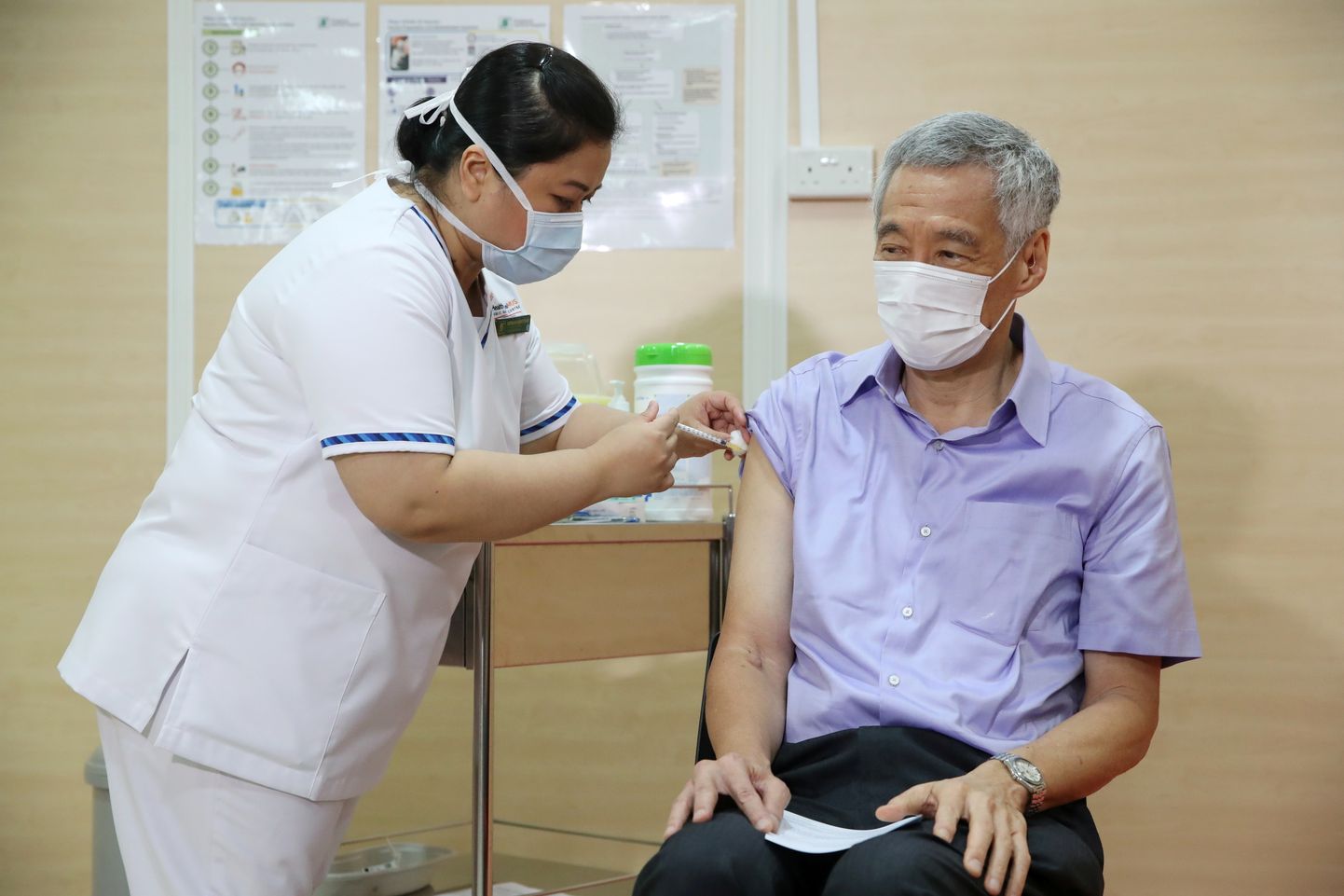 Singapuri peaminister Lee Hsien Loong sai täna esimese doosi Covid-19 vaktsiini.