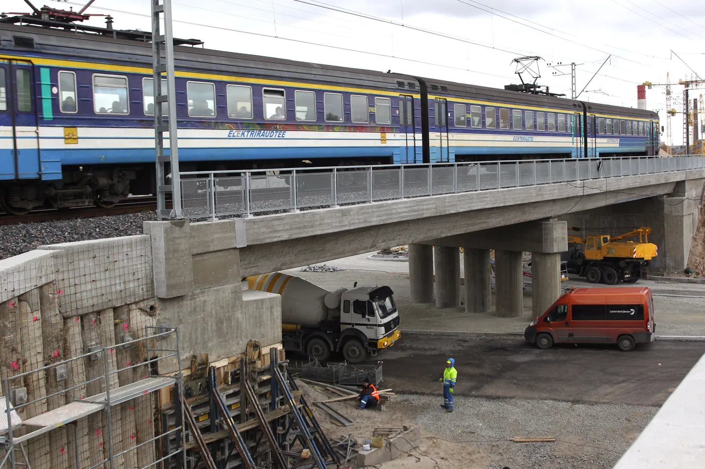 Raudteealuse tunneli rajamine.
