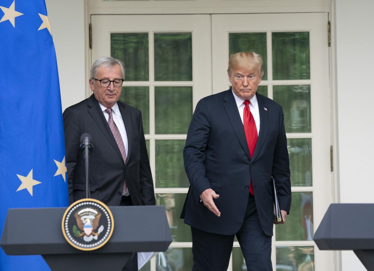 USA president Donald Trump ja Euroopa Komisjoni president Jean-Claude Juncker üleeilsel kohtumisel.
