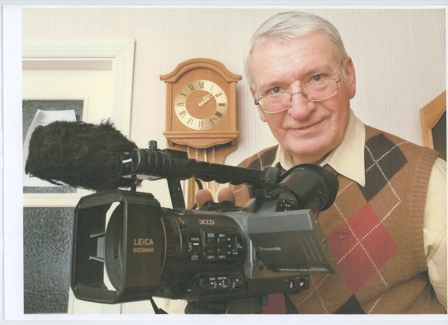Mati Narusk. Stsenarist, režissöör, operaator, reporter ühes isikus. ­Kümnendaks sünnipäevaks kingiti talle fotoaparaat Ljubitel, 14aastaselt juba Smena. „Mulle ­tundus, et kino­operaator on maailma tähtsaim ­inimene.”