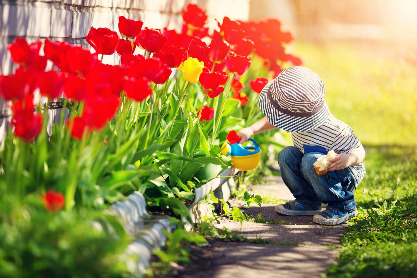 Lilled ­pakuvad aiale värvi ning lapsed ­saavad ­nende eest ­hoolitseda.