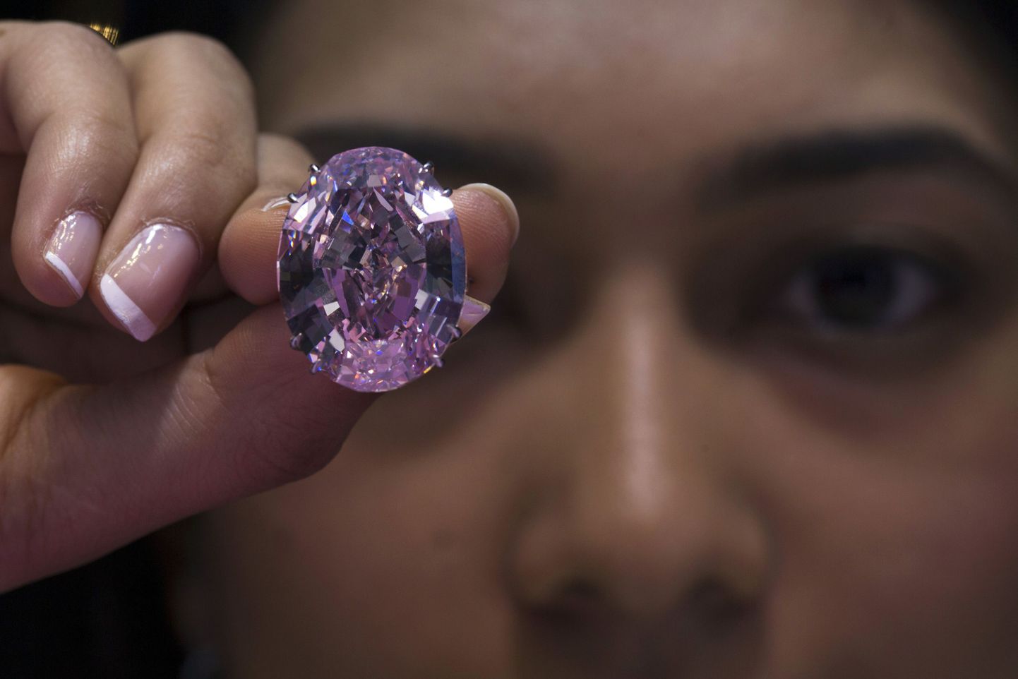 Rekordhinnaga müüdud roosa teemant.