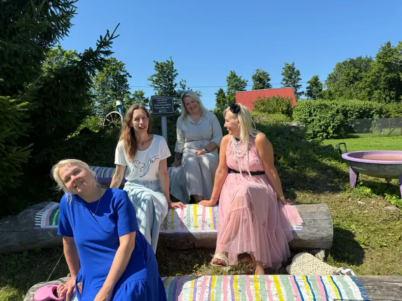 Lavendlitalu välikino. Istu ja vaata tuules lainetavat põldu. Väga ilus ja teraapiline.