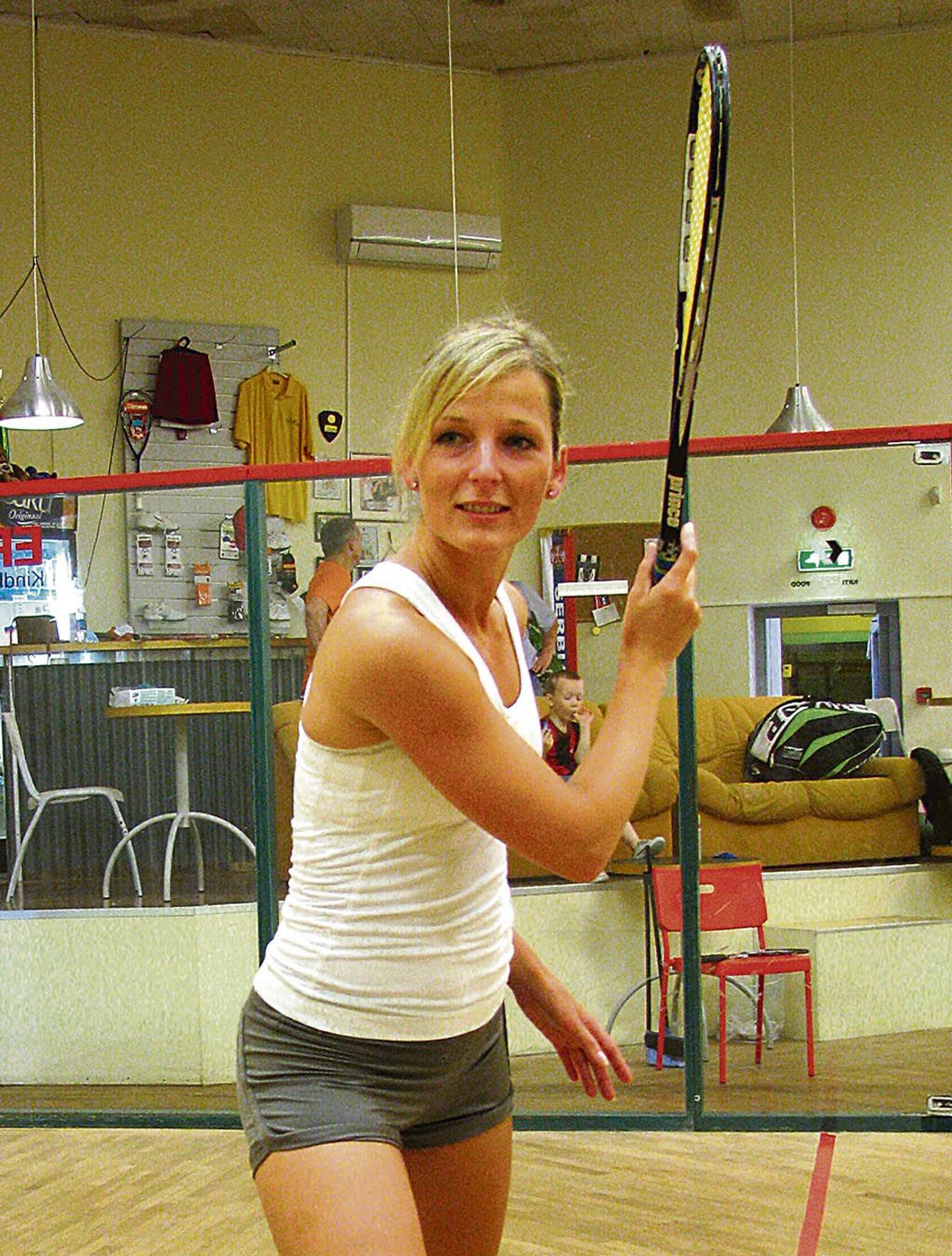 Muuhulgas õpetab kolmekordne Eesti meister Aliis Allas spordinädalal kõigile soovijaile squash’i.