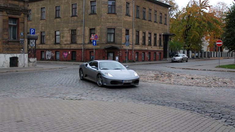 Перекресток улиц Медниеку, Дзирнаву и Стрелниеку 