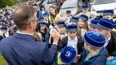 GALERII JA REPORTAAŽ ⟩ Osa lapsi alustas kooliaastat uhiuues majas