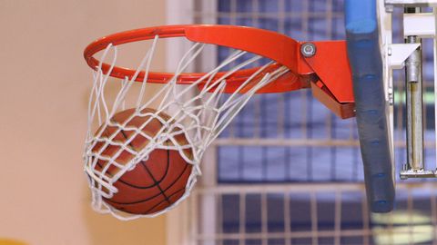 ВИДЕО ⟩ Двухметровая баскетболистка из Китая стала сенсацией в соцсетях