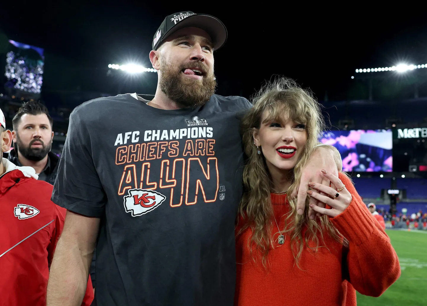 Taylor Swift ja Travis Kelce.