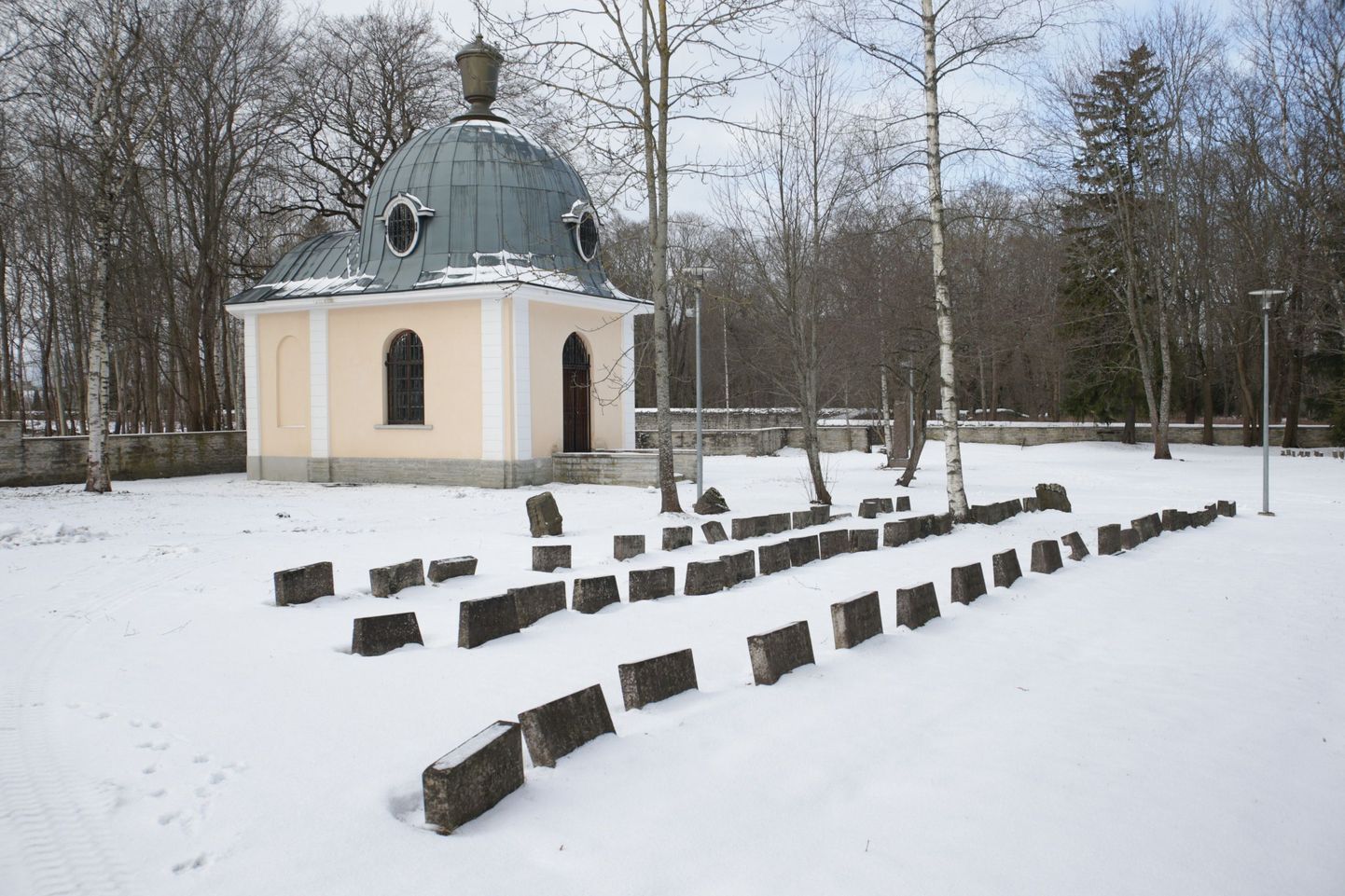 Kaitseväe kalmistu kabel.
